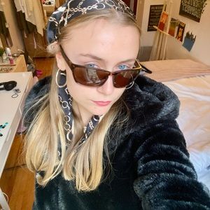 Meet your Posher, Malin